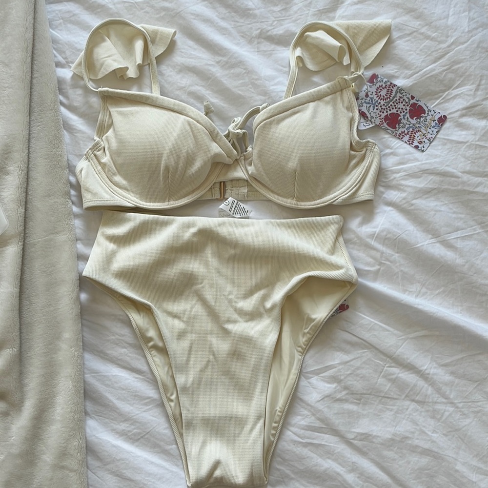 NWT Toluca Swim Angelina Flutter Top (size M) & Cora Midi+ Bottom (size S)